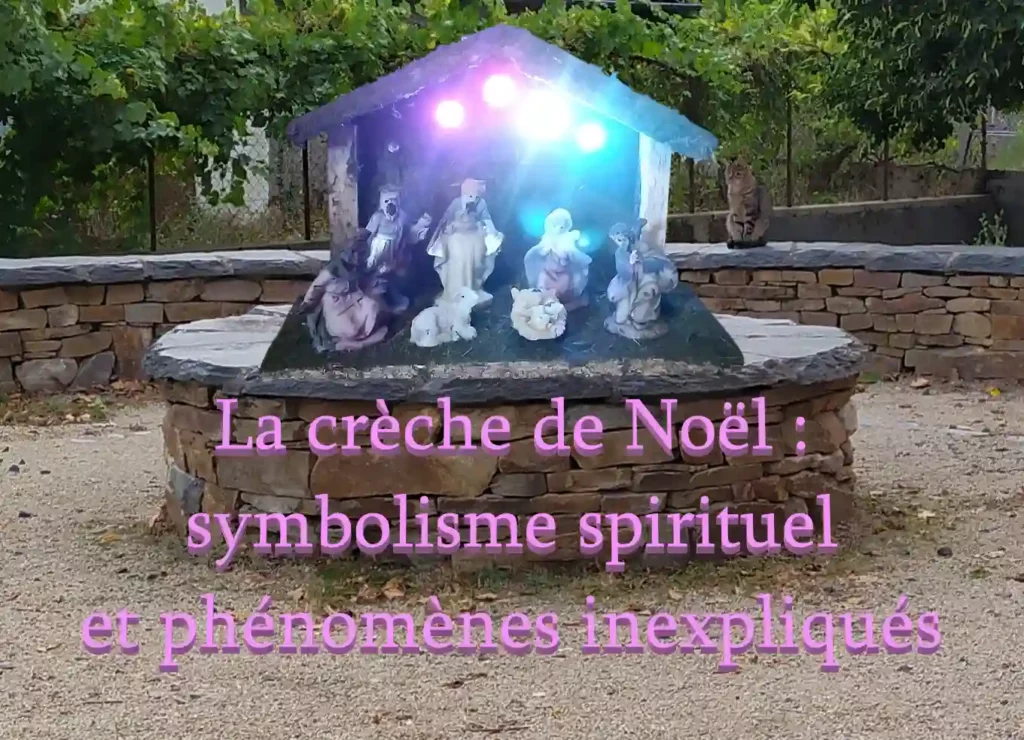 Crèche de Noël traditionnelle posée sur des pierres anciennes symbolisant la spiritualité et les mystères de la Nativité