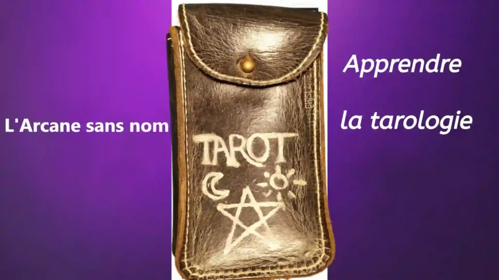 Arcane sans nom tarot de marseille signification - étui en cuir noir avec symbole lune étoile soleil, apprendre la tarologie